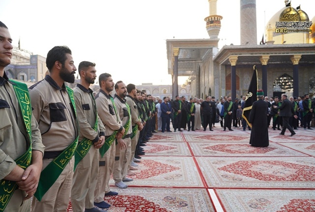 برافراشتن پرچم متبرک امام حسن مجتبی (ع) بر گنبد آستان مقدس کاظمیه