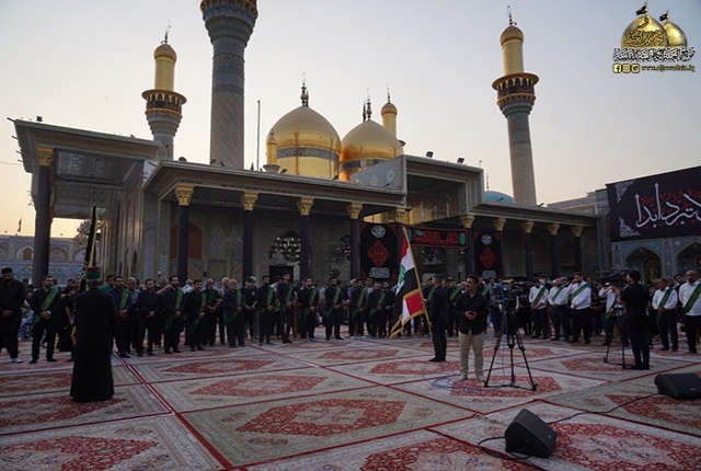 برافراشتن پرچم متبرک امام حسن مجتبی (ع) بر گنبد آستان مقدس کاظمیه