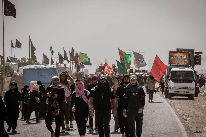 Visitors walking to Karbala enter Muthanna governorate
