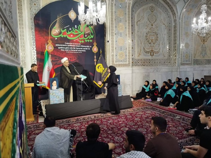 آذربائیجان سے ۱۵۵افراد کا کاروان؛ حرم امام رضا علیہ السلام کی زیارت سے مشرف آذربائیجان سے ۱۵۵افراد کا کاروان؛ حرم امام رضا علیہ السلام کی زیارت سے مشرف