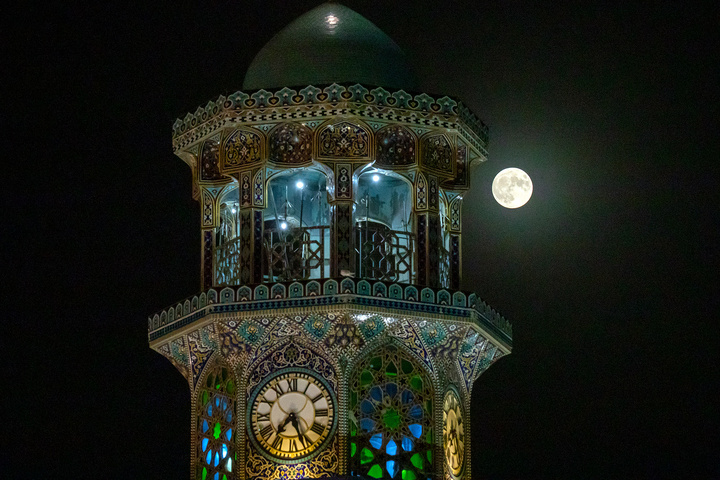 بزرگترین ماه کامل سال ۱۴۰۲ در حرم مطهر رضوی