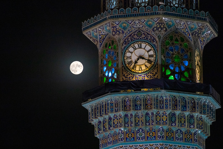 بزرگترین ماه کامل سال ۱۴۰۲ در حرم مطهر رضوی