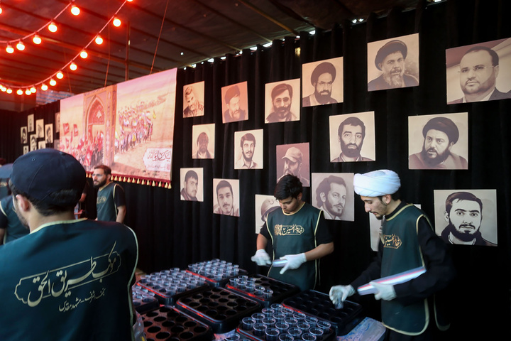خدمت رسانی به زائران اربعین حسینی در مسیر نجف به کربلا
