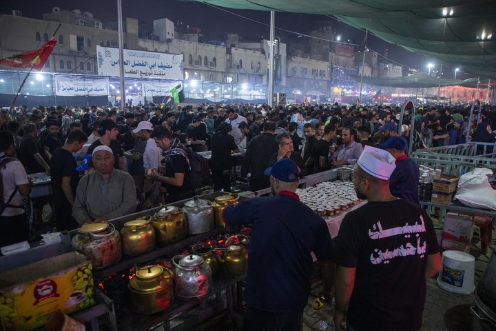 تدارک بیش از (۱۰۰) هزار غذا توسط موکب هیئت عباس علیه السلام