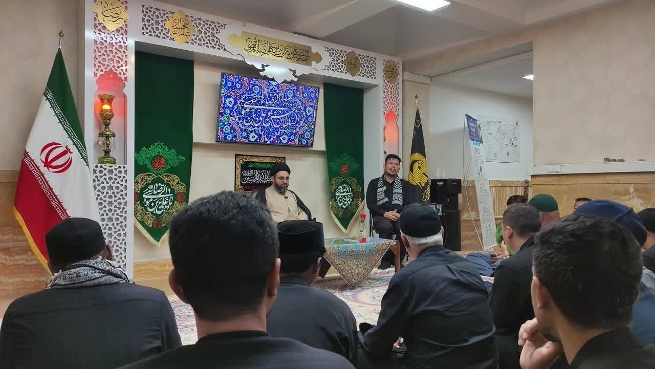 انڈونیشیا کے شیعہ مسلمان روضہ امام علی رضا (ع) کی زیارت سے مشرف ہوئے