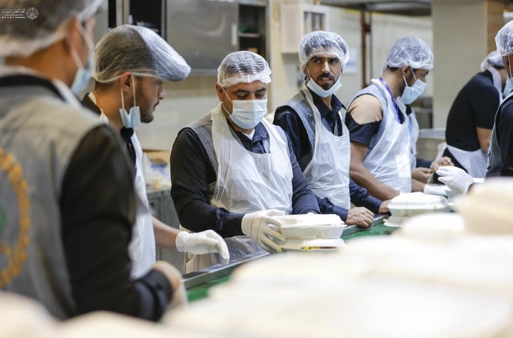 توزیع روزانه بیش از ۷۵۰۰۰ وعده غذایی در زائرسرای مرکزی آستان مقدس علوی