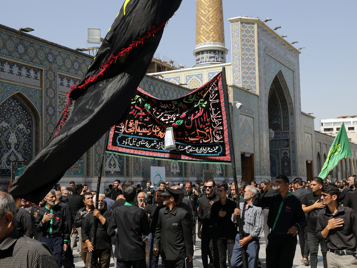 عزاداری جاماندگان "اربعیــن حسینــی" درحرم مطهر رضوی