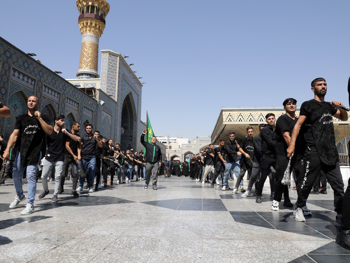 عزاداری جاماندگان "اربعیــن حسینــی" درحرم مطهر رضوی