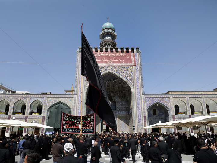 عزاداری جاماندگان "اربعیــن حسینــی" درحرم مطهر رضوی