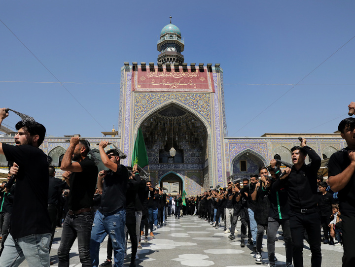 عزاداری جاماندگان "اربعیــن حسینــی" درحرم مطهر رضوی