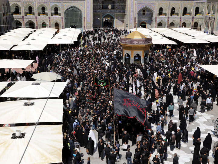 عزاداری جاماندگان "اربعیــن حسینــی" درحرم مطهر رضوی