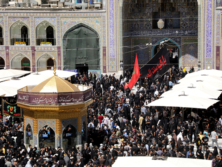 عزاداری جاماندگان "اربعیــن حسینــی" درحرم مطهر رضوی