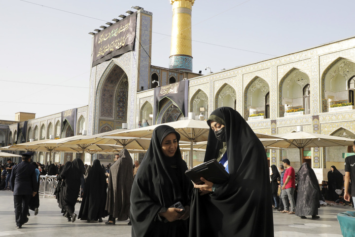 تلاش خادمیاران امام رضایی درمرکز نظرسنجی مرکز ارتباطات و رسانه آستان قدس
