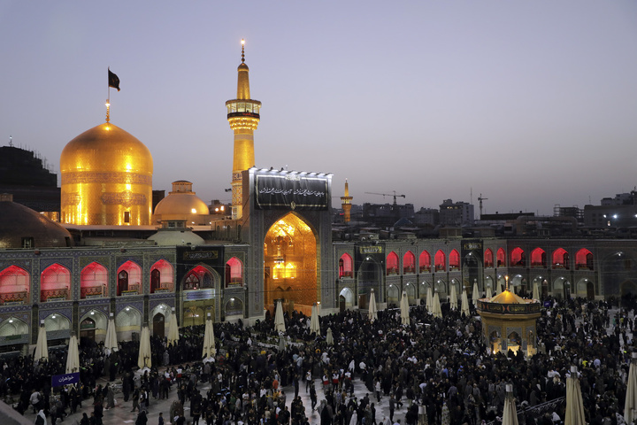 حرم مطهررضوی درشب رحلت حضرت رسول صلی الله وشهادت امام حسن مجتبی علیه السلام