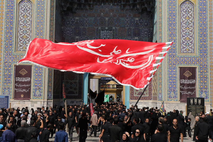 اقیانوس عشق در حرم مطهری رضوی