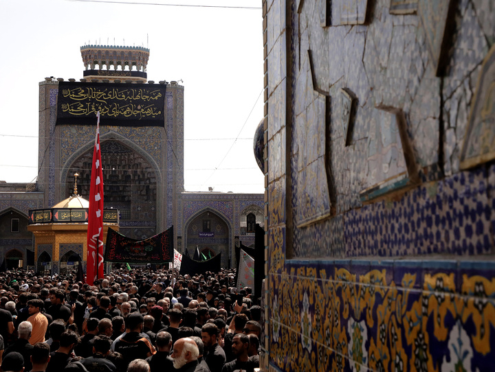 اقیانوس عشق در حرم مطهری رضوی