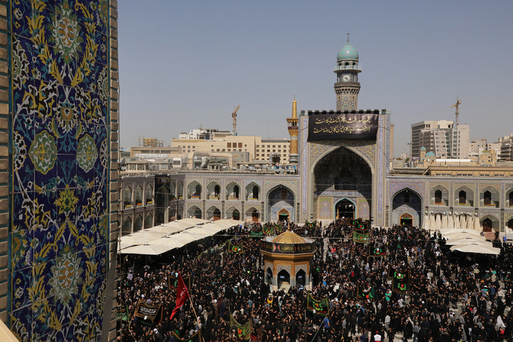 اقیانوس عشق در حرم مطهری رضوی