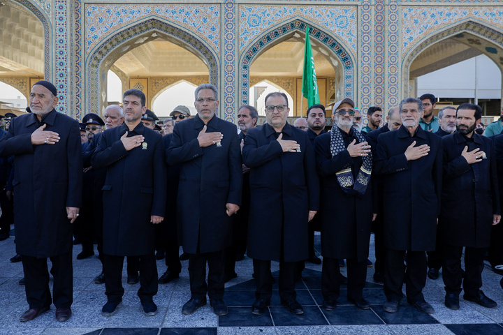 عزاداری خادمان حرم‌ مطهر رضوی در صبح شهادت امام حسن عسکری علیه‌السلام