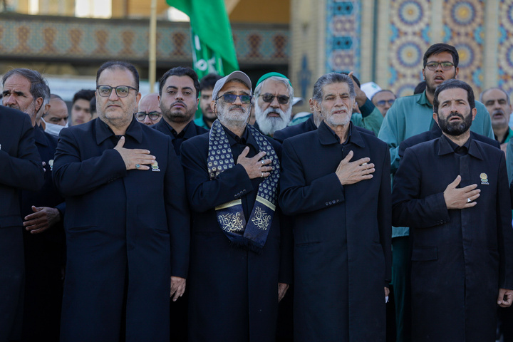 عزاداری خادمان حرم‌ مطهر رضوی در صبح شهادت امام حسن عسکری علیه‌السلام