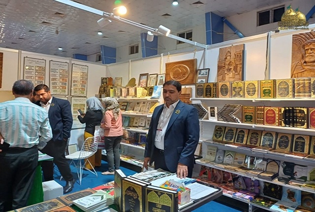 جناح العتبة الكاظمية المقدسة في معرض بغداد الدولي للكتاب يشهد إقبالا واسعاً