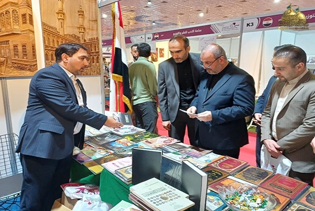 جناح العتبة الكاظمية المقدسة في معرض بغداد الدولي للكتاب يشهد إقبالا واسعاً