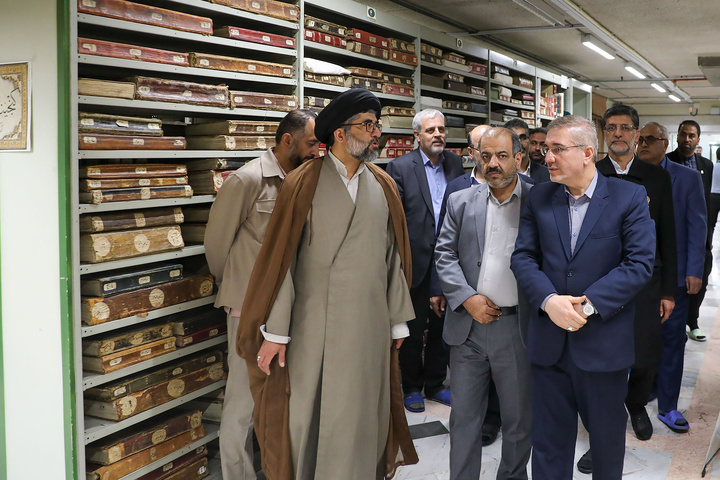 بازدید رئیس سازمان برنامه و بودجه کشور از فعالیت‌های آستان قدس رضوی