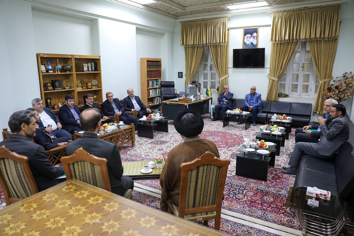 بازدید رئیس سازمان برنامه و بودجه کشور از فعالیت‌های آستان قدس رضوی