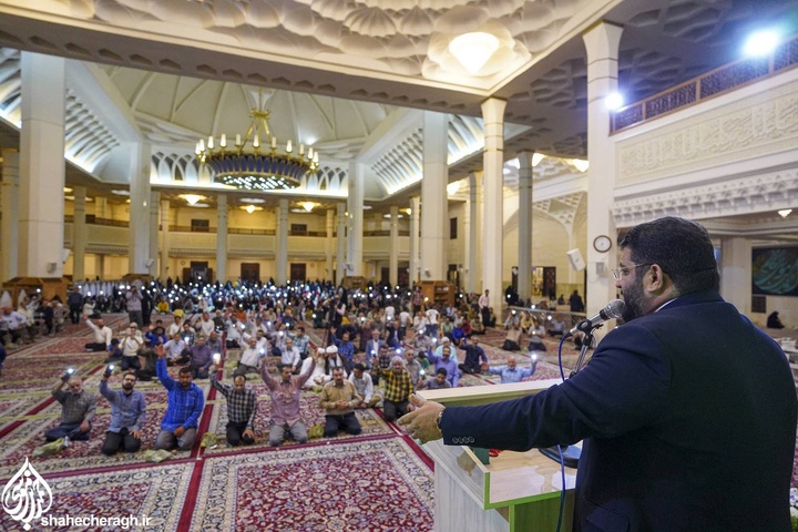 مراسم جشن ولادت باسعادت پیامبر اعظم(ص) و امام صادق(ع) در حرم مطهر حضرت احمدبن موسی(ع)