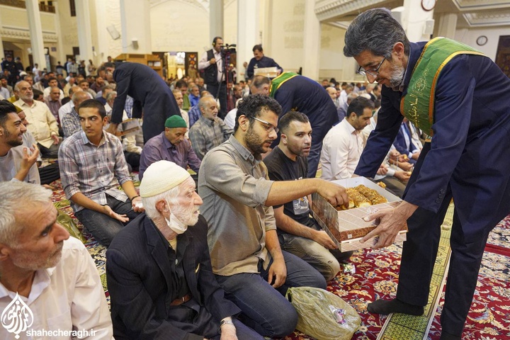 مراسم جشن ولادت باسعادت پیامبر اعظم(ص) و امام صادق(ع) در حرم مطهر حضرت احمدبن موسی(ع)