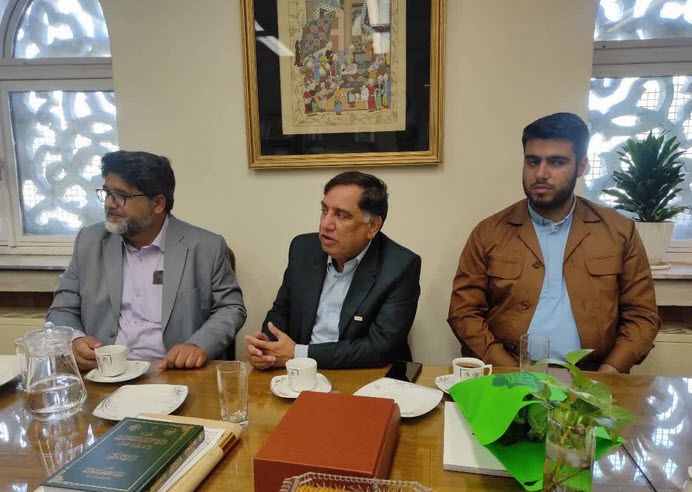 بازدید استادان ادبیات فارسی پاکستان از مرکز نسخ خطی کتابخانه مرکزی رضوی 
 بازدید استادان ادبیات فارسی پاکستان از مرکز نسخ خطی کتابخانه مرکزی رضوی