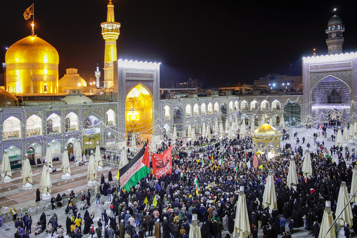 ملک بھر میں سوگ کی مناسبت سے روضہ منورہ امام رضا(ع) کا پرچم تبدیل
