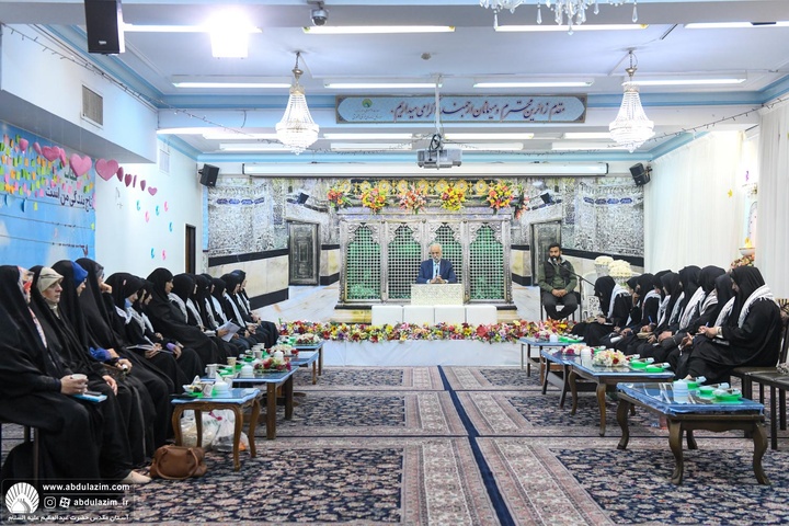 دیدار جمعی از دانشجویان پاکستانی با مشاور ویژه تولیت آستان مقدس در امور بین الملل