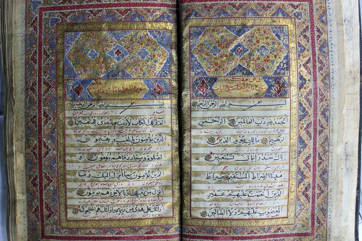 رونمایی از قرآن خطی قرینه نویسی شده عهد قاجار در موزه فاطمی