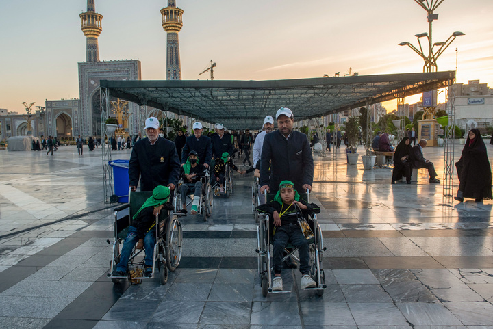 تشرف کودکان دارای بیماری خاص به حرم مطهر رضوی