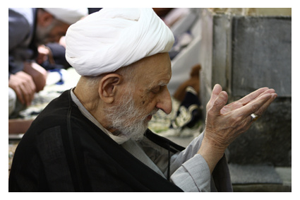 کدام عالم فرزانه در ترک مستحبات از پدرش اطاعت کرد؟