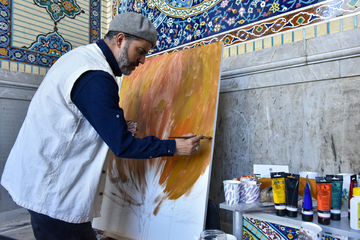 الفنانون يبدعون أعمالا في خطة « من القدس الی القدس» في الحرم الرضوي
