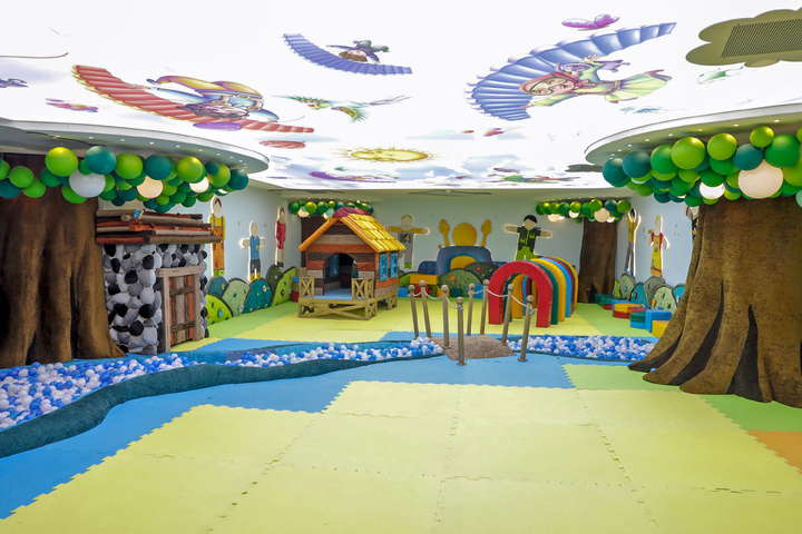 Specialized portico for children under five Specialized portico for children under five