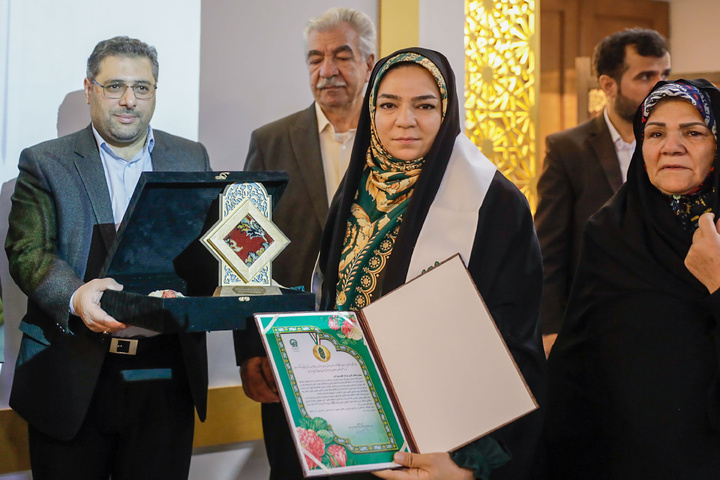 مراسم اهدا مدال طلای مسابقات جهانی تیراندازی کرواسی به حرم مطهر رضوی