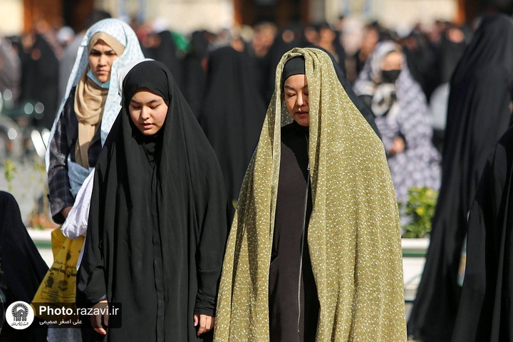 تھائی لینڈ سے بودھائی خاتون نے حرم امام رضا(ع) میں حاضر ہو کر اسلام قبول کر لیا