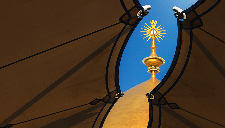 قبة ومآذن مرقد الإمام علي (ع) تزين سماء مدينة النجف الأشرف
