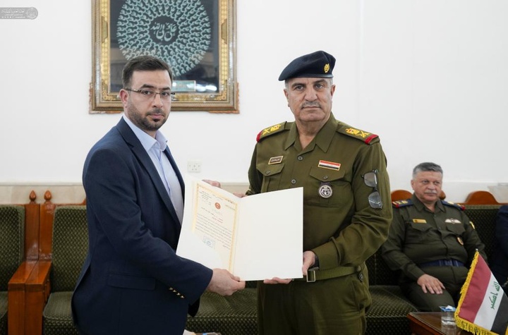 تجلیل نمایندگان وزارت دفاع عراق از روابط عمومی حرم مطهر علوی