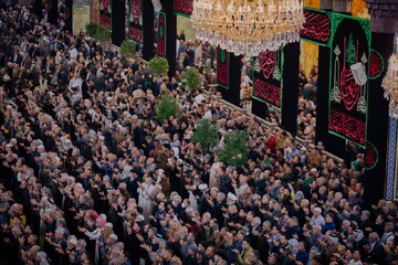 اقامه باشکوه نماز های جماعت روزانه در حرم مطهر حسینی