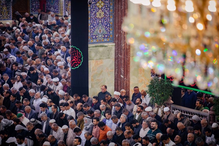 نماز جماعت حرم مطهر حسینی