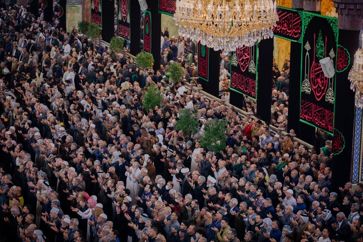 نماز جماعت حرم مطهر حسینی