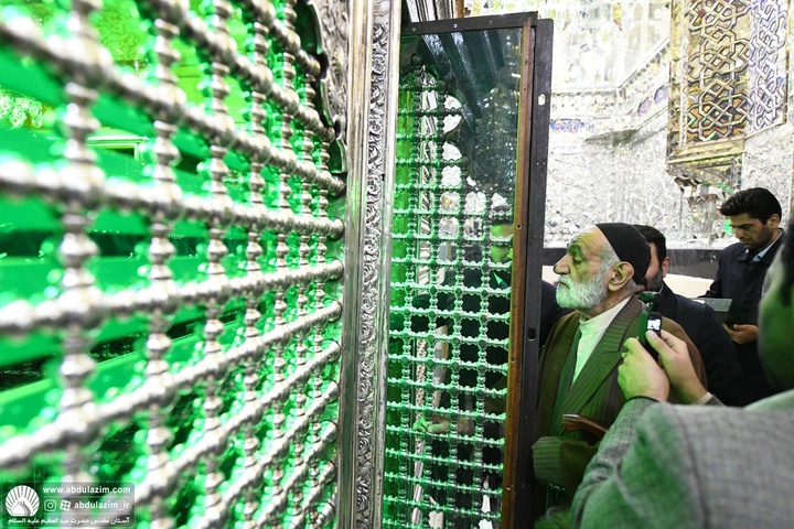 غبارروبی مضجع مطهر حضرت عبدالعظیم(ع)