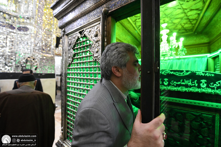 غبارروبی مضجع مطهر حضرت عبدالعظیم(ع)