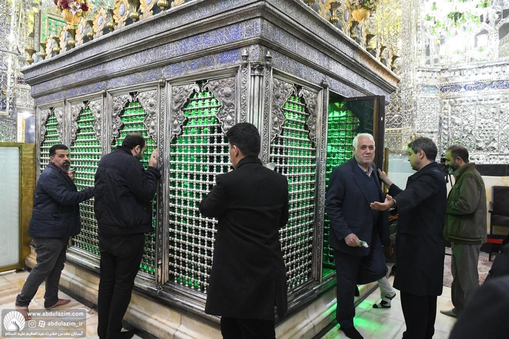 غبارروبی مضجع مطهر حضرت عبدالعظیم(ع)
