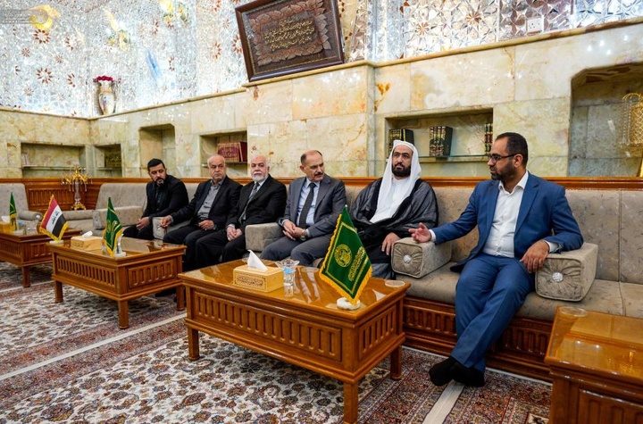 رئيس المحكمة الاتحادية العليا يتشرَّف بزيارة مرقد أمير المؤمنين (ع) رئيس المحكمة الاتحادية العليا يتشرَّف بزيارة مرقد أمير المؤمنين (ع)