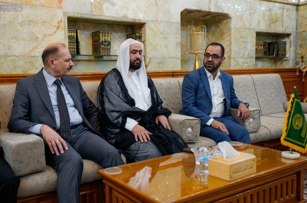 رئيس المحكمة الاتحادية العليا يتشرَّف بزيارة مرقد أمير المؤمنين (ع)