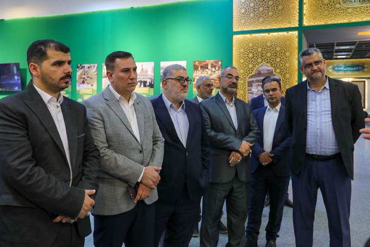 Imam Hossain shrine’s managers visit Khedmat Portico exhibition
